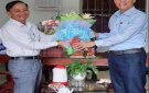 Lãnh đạo xã Thiệu Ngọc, huyện Thiệu Hóa chúc mừng Ủy ban MTTQ xã  nhân ngày truyền thống
